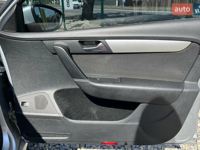 Серый Фольксваген Пассат, объемом двигателя 1.97 л и пробегом 210 тыс. км за 10700 $, фото 23 на Automoto.ua