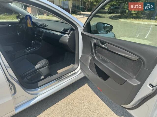 Серый Фольксваген Пассат, объемом двигателя 1.39 л и пробегом 209 тыс. км за 8700 $, фото 9 на Automoto.ua