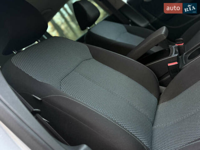 Сірий Фольксваген Пассат, об'ємом двигуна 1.6 л та пробігом 258 тис. км за 9800 $, фото 76 на Automoto.ua