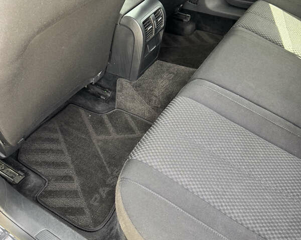 Серый Фольксваген Пассат, объемом двигателя 2 л и пробегом 278 тыс. км за 10300 $, фото 7 на Automoto.ua