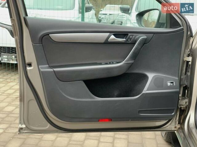 Серый Фольксваген Пассат, объемом двигателя 2 л и пробегом 258 тыс. км за 10955 $, фото 22 на Automoto.ua