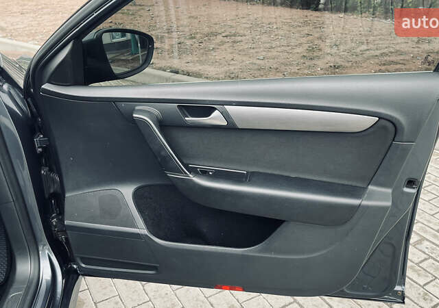 Фольксваген Пассат 2012 в Житомире на Automoto.ua Серый Фольксваген Пассат, объемом двигателя 1.6 л и пробегом 317 тыс. км за 9350 $, фото 23 на Automoto.ua