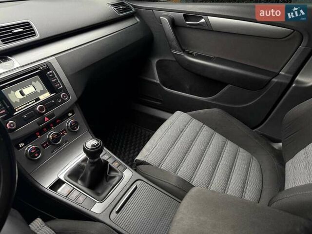 Сірий Фольксваген Пассат, об'ємом двигуна 1.6 л та пробігом 342 тис. км за 8500 $, фото 34 на Automoto.ua