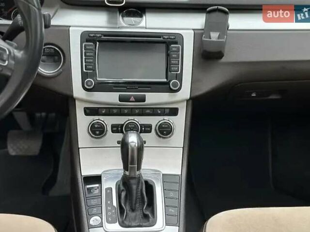 Серый Фольксваген Пассат, объемом двигателя 1.97 л и пробегом 285 тыс. км за 11800 $, фото 5 на Automoto.ua