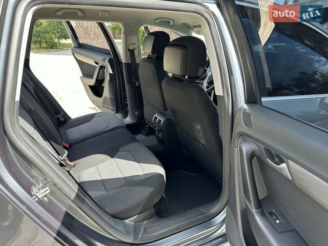 Серый Фольксваген Пассат, объемом двигателя 1.97 л и пробегом 179 тыс. км за 12800 $, фото 27 на Automoto.ua