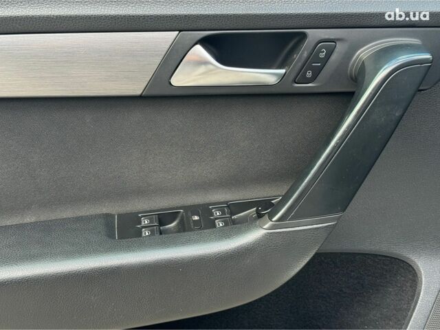 Сірий Фольксваген Пассат, об'ємом двигуна 1.6 л та пробігом 348 тис. км за 9890 $, фото 14 на Automoto.ua