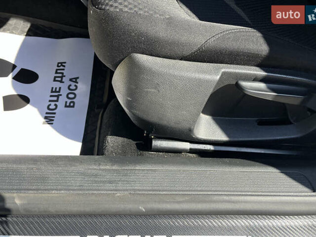 Серый Фольксваген Пассат, объемом двигателя 1.97 л и пробегом 210 тыс. км за 10700 $, фото 12 на Automoto.ua