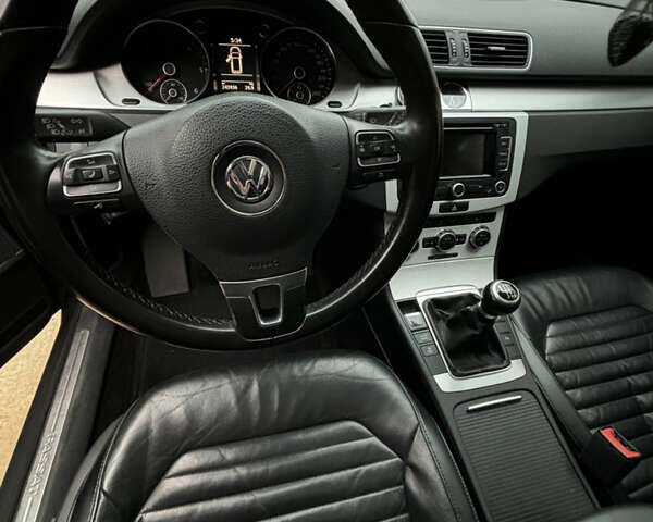 Серый Фольксваген Пассат, объемом двигателя 1.6 л и пробегом 250 тыс. км за 9200 $, фото 7 на Automoto.ua