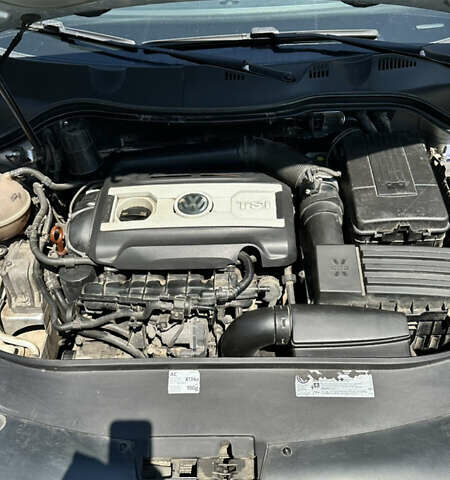 Серый Фольксваген Пассат, объемом двигателя 1.8 л и пробегом 245 тыс. км за 9899 $, фото 12 на Automoto.ua