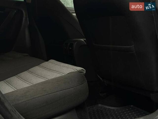 Сірий Фольксваген Пассат, об'ємом двигуна 1.6 л та пробігом 342 тис. км за 8500 $, фото 45 на Automoto.ua