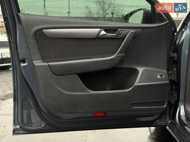 Сірий Фольксваген Пассат, об'ємом двигуна 1.6 л та пробігом 342 тис. км за 8500 $, фото 16 на Automoto.ua