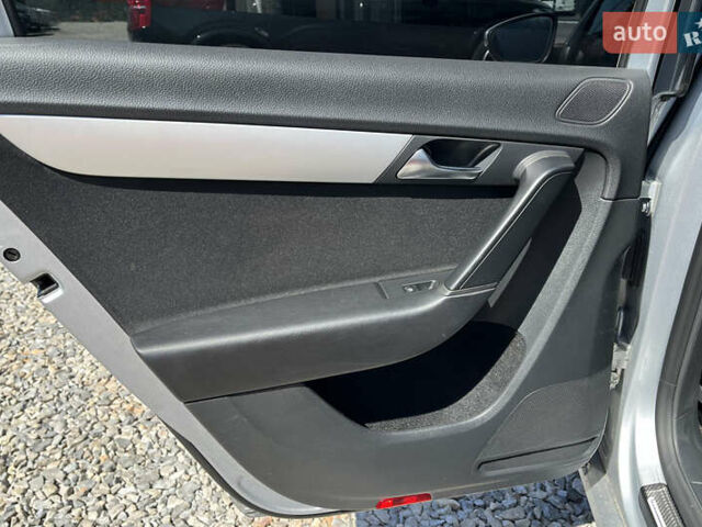 Серый Фольксваген Пассат, объемом двигателя 1.97 л и пробегом 210 тыс. км за 10700 $, фото 17 на Automoto.ua