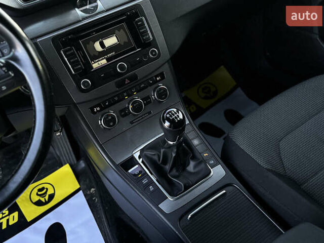 Сірий Фольксваген Пассат, об'ємом двигуна 1.6 л та пробігом 212 тис. км за 8700 $, фото 12 на Automoto.ua