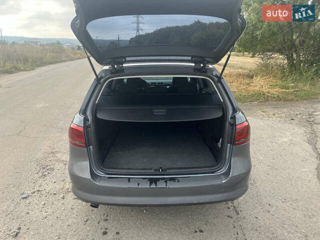 Серый Фольксваген Пассат, объемом двигателя 1.6 л и пробегом 333 тыс. км за 9300 $, фото 3 на Automoto.ua