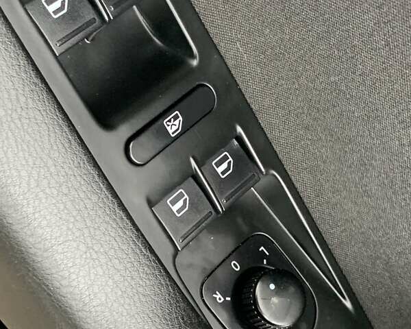 Серый Фольксваген Пассат, объемом двигателя 2 л и пробегом 258 тыс. км за 10955 $, фото 40 на Automoto.ua