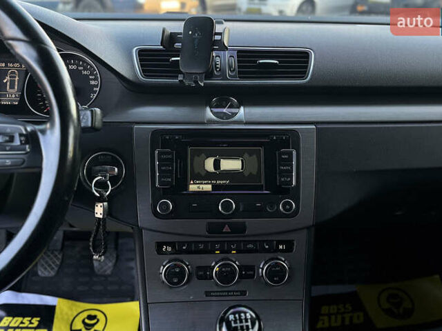 Сірий Фольксваген Пассат, об'ємом двигуна 1.6 л та пробігом 212 тис. км за 8700 $, фото 13 на Automoto.ua