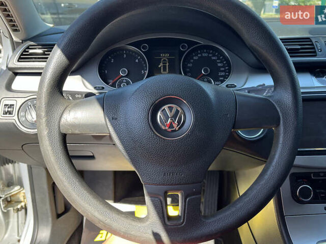 Серый Фольксваген Пассат, объемом двигателя 1.97 л и пробегом 210 тыс. км за 10700 $, фото 13 на Automoto.ua