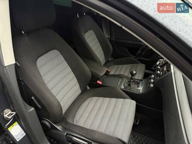 Сірий Фольксваген Пассат, об'ємом двигуна 1.6 л та пробігом 342 тис. км за 8500 $, фото 47 на Automoto.ua