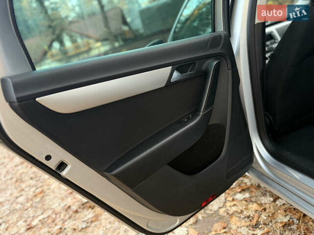 Сірий Фольксваген Пассат, об'ємом двигуна 1.6 л та пробігом 258 тис. км за 9800 $, фото 62 на Automoto.ua