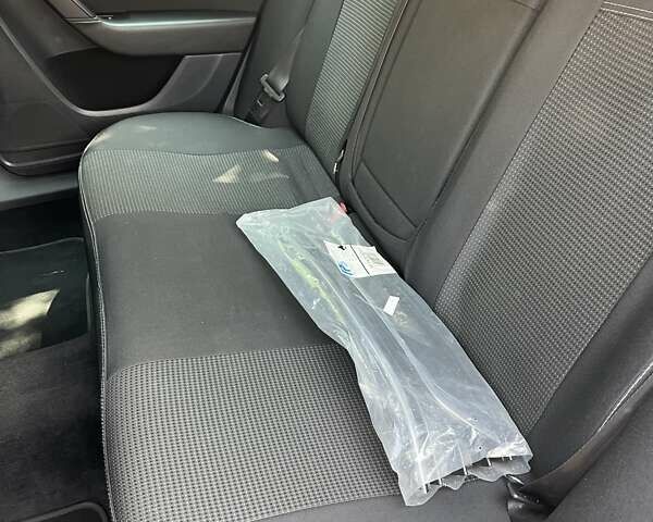 Серый Фольксваген Пассат, объемом двигателя 1.6 л и пробегом 272 тыс. км за 8500 $, фото 6 на Automoto.ua