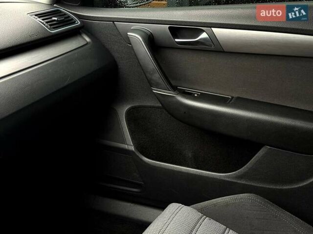 Сірий Фольксваген Пассат, об'ємом двигуна 1.6 л та пробігом 342 тис. км за 8500 $, фото 35 на Automoto.ua