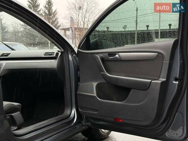 Сірий Фольксваген Пассат, об'ємом двигуна 1.6 л та пробігом 342 тис. км за 8500 $, фото 25 на Automoto.ua