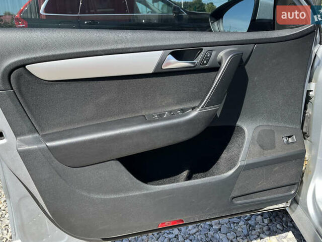 Серый Фольксваген Пассат, объемом двигателя 1.97 л и пробегом 210 тыс. км за 10700 $, фото 9 на Automoto.ua