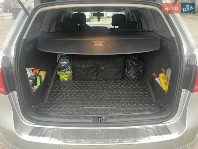 Серый Фольксваген Пассат, объемом двигателя 1.6 л и пробегом 245 тыс. км за 11000 $, фото 5 на Automoto.ua