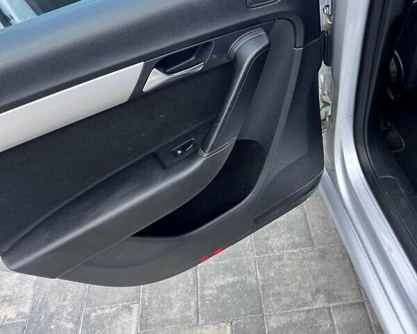 Сірий Фольксваген Пассат, об'ємом двигуна 2 л та пробігом 225 тис. км за 10700 $, фото 14 на Automoto.ua