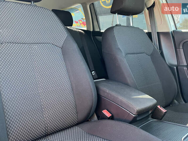 Серый Фольксваген Пассат, объемом двигателя 1.97 л и пробегом 210 тыс. км за 10700 $, фото 26 на Automoto.ua