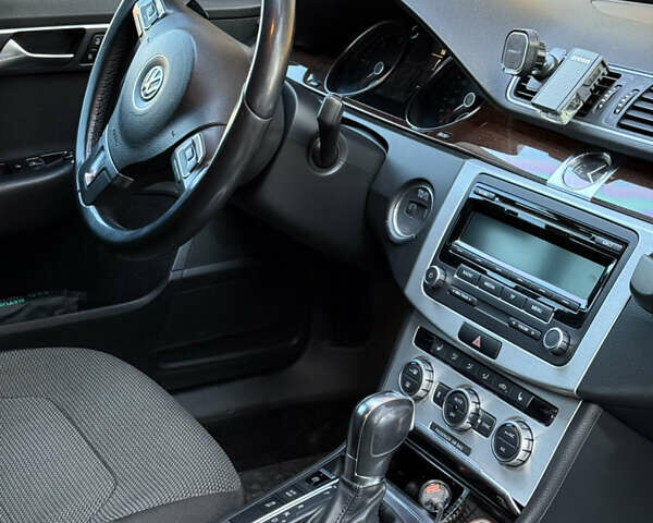 Серый Фольксваген Пассат, объемом двигателя 1.97 л и пробегом 270 тыс. км за 10999 $, фото 1 на Automoto.ua