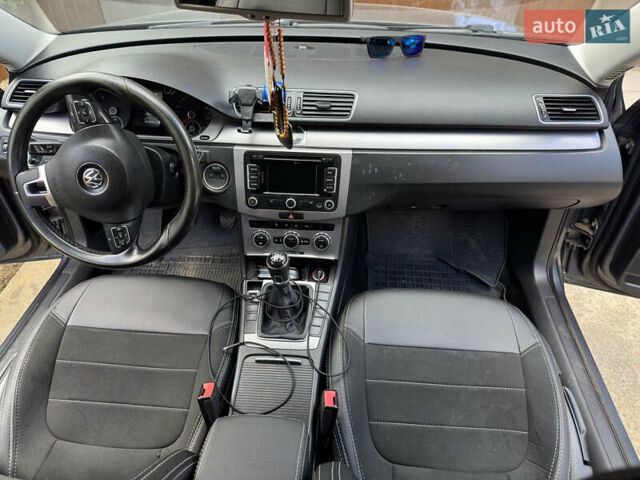 Серый Фольксваген Пассат, объемом двигателя 1.6 л и пробегом 300 тыс. км за 8900 $, фото 7 на Automoto.ua