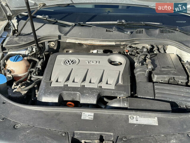 Серый Фольксваген Пассат, объемом двигателя 1.97 л и пробегом 213 тыс. км за 10700 $, фото 16 на Automoto.ua