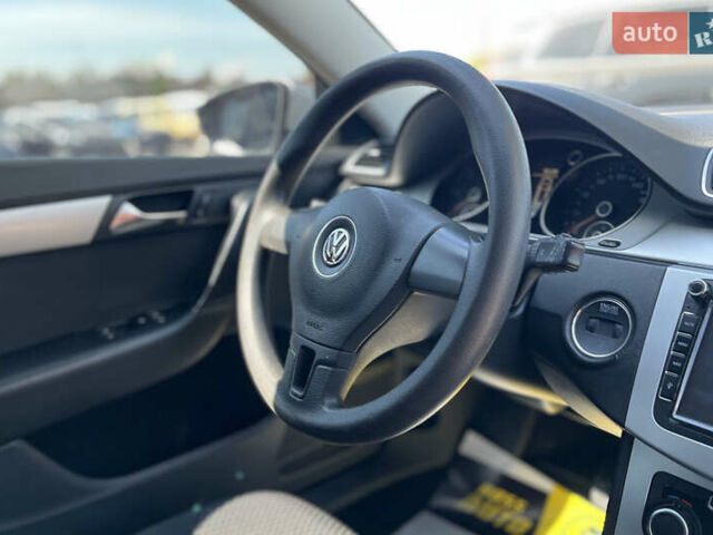 Серый Фольксваген Пассат, объемом двигателя 1.97 л и пробегом 210 тыс. км за 10700 $, фото 27 на Automoto.ua