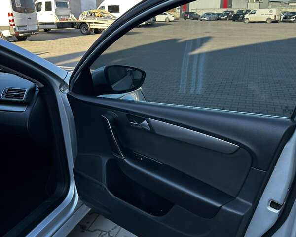 Серый Фольксваген Пассат, объемом двигателя 1.97 л и пробегом 348 тыс. км за 9900 $, фото 14 на Automoto.ua