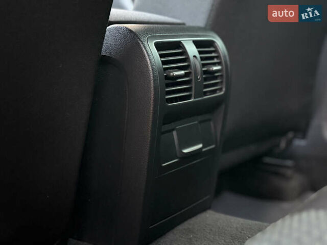 Сірий Фольксваген Пассат, об'ємом двигуна 1.6 л та пробігом 258 тис. км за 9800 $, фото 64 на Automoto.ua