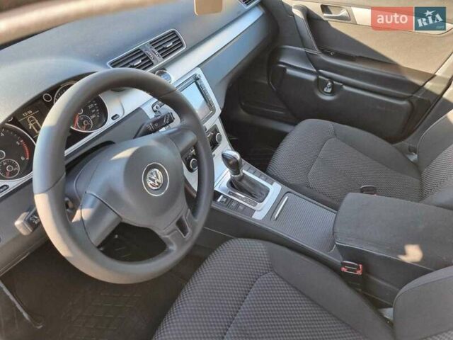 Серый Фольксваген Пассат, объемом двигателя 1.97 л и пробегом 192 тыс. км за 10950 $, фото 8 на Automoto.ua