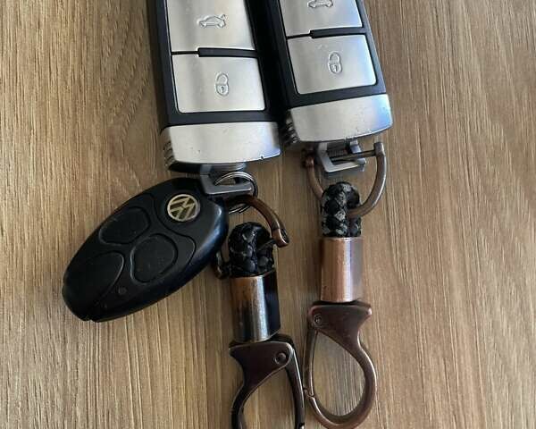 Фольксваген Пассат 2012 в Львове на Automoto.ua Серый Фольксваген Пассат, объемом двигателя 2 л и пробегом 327 тыс. км за 9800 $, фото 2 на Automoto.ua