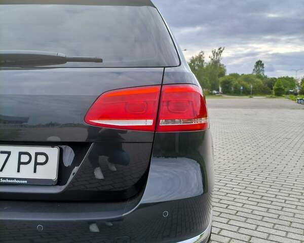 Серый Фольксваген Пассат, объемом двигателя 1.6 л и пробегом 335 тыс. км за 10250 $, фото 7 на Automoto.ua