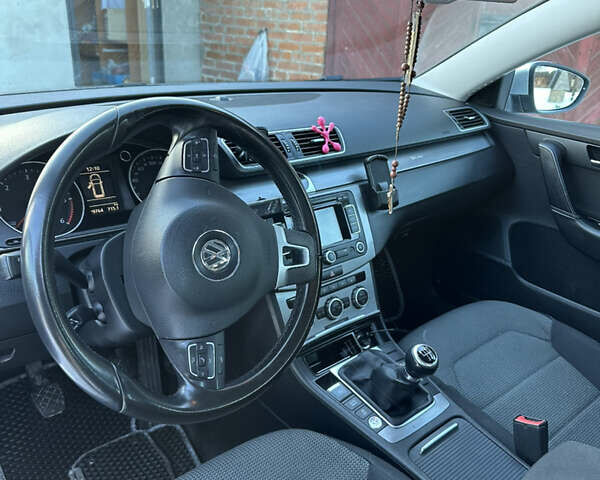 Сірий Фольксваген Пассат, об'ємом двигуна 2 л та пробігом 229 тис. км за 10500 $, фото 11 на Automoto.ua