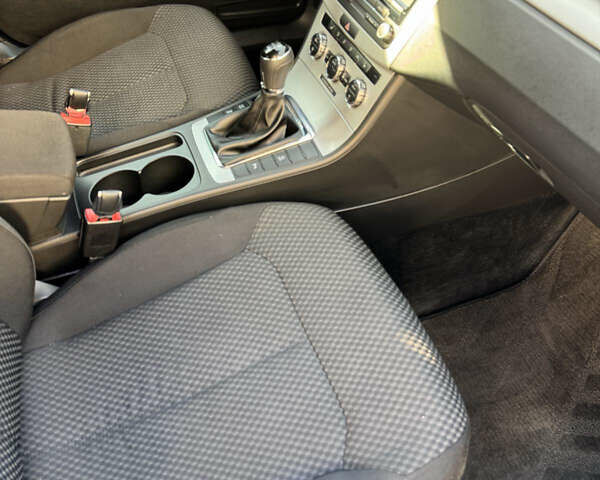 Серый Фольксваген Пассат, объемом двигателя 2 л и пробегом 278 тыс. км за 10300 $, фото 12 на Automoto.ua