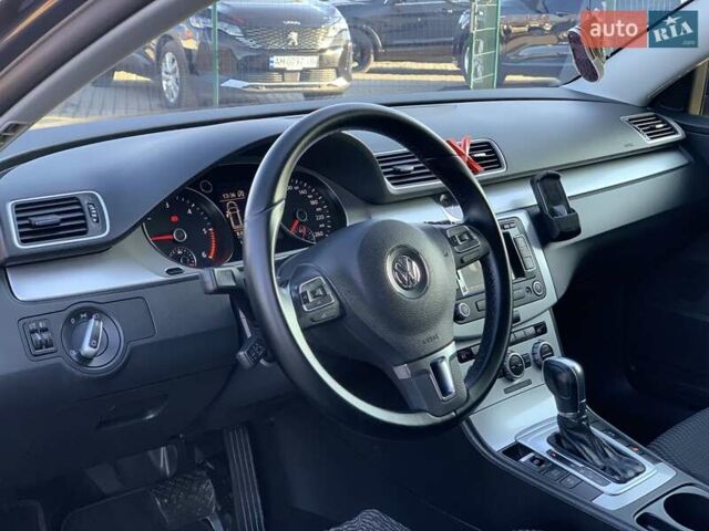 Серый Фольксваген Пассат, объемом двигателя 2 л и пробегом 235 тыс. км за 10199 $, фото 23 на Automoto.ua