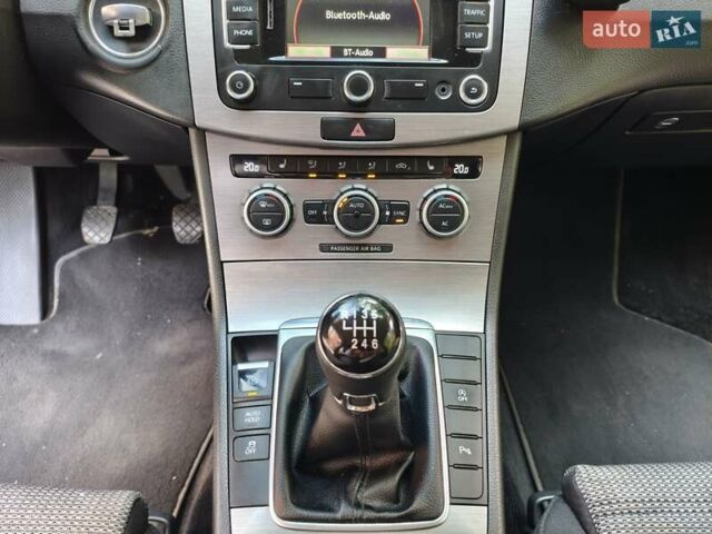 Серый Фольксваген Пассат, объемом двигателя 1.6 л и пробегом 335 тыс. км за 10250 $, фото 15 на Automoto.ua
