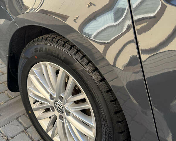 Серый Фольксваген Пассат, объемом двигателя 2 л и пробегом 278 тыс. км за 10300 $, фото 14 на Automoto.ua