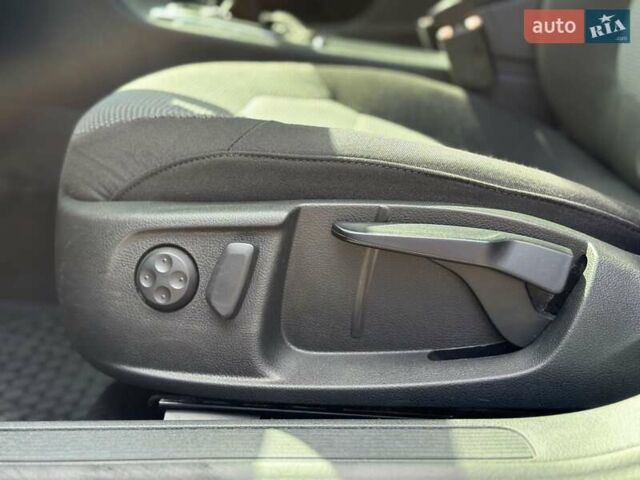 Серый Фольксваген Пассат, объемом двигателя 1.97 л и пробегом 179 тыс. км за 12800 $, фото 17 на Automoto.ua