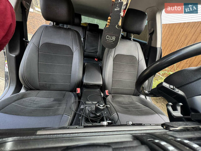 Серый Фольксваген Пассат, объемом двигателя 1.6 л и пробегом 300 тыс. км за 8900 $, фото 6 на Automoto.ua