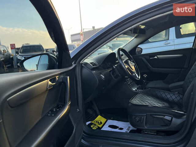 Сірий Фольксваген Пассат, об'ємом двигуна 1.6 л та пробігом 212 тис. км за 8700 $, фото 8 на Automoto.ua