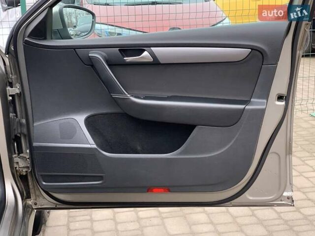 Серый Фольксваген Пассат, объемом двигателя 2 л и пробегом 258 тыс. км за 10955 $, фото 31 на Automoto.ua