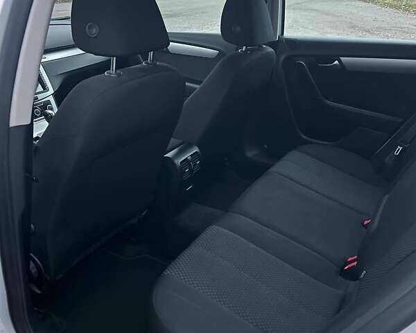 Серый Фольксваген Пассат, объемом двигателя 2 л и пробегом 297 тыс. км за 10599 $, фото 21 на Automoto.ua