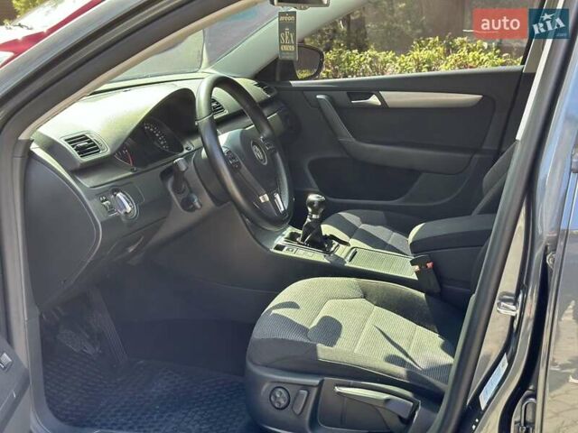 Серый Фольксваген Пассат, объемом двигателя 1.97 л и пробегом 179 тыс. км за 12800 $, фото 10 на Automoto.ua